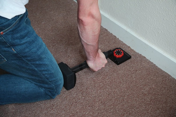 Carpet Stretcher Knee Kicker Application